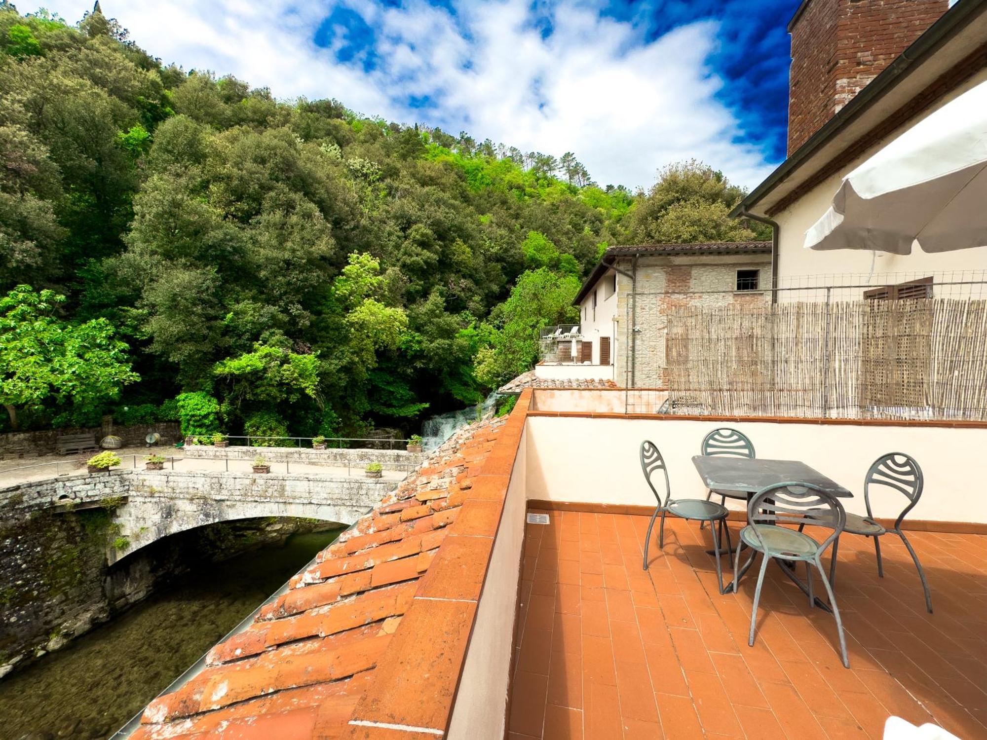 La Ferriera Exclusive Resort - Pool & Waterfall Loro Ciuffenna Exteriör bild